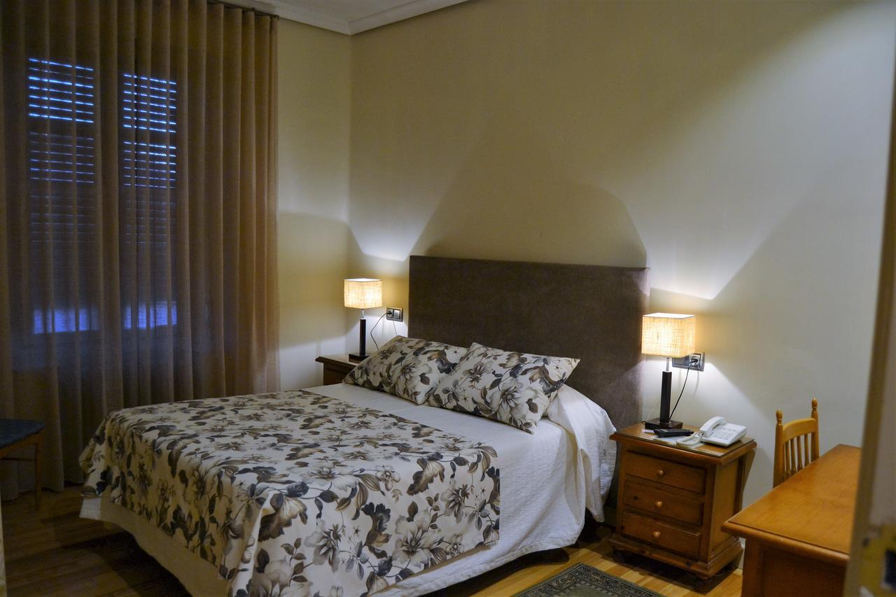 Hotel Villegas Валенсія-де-Дон-Хуан Екстер'єр фото